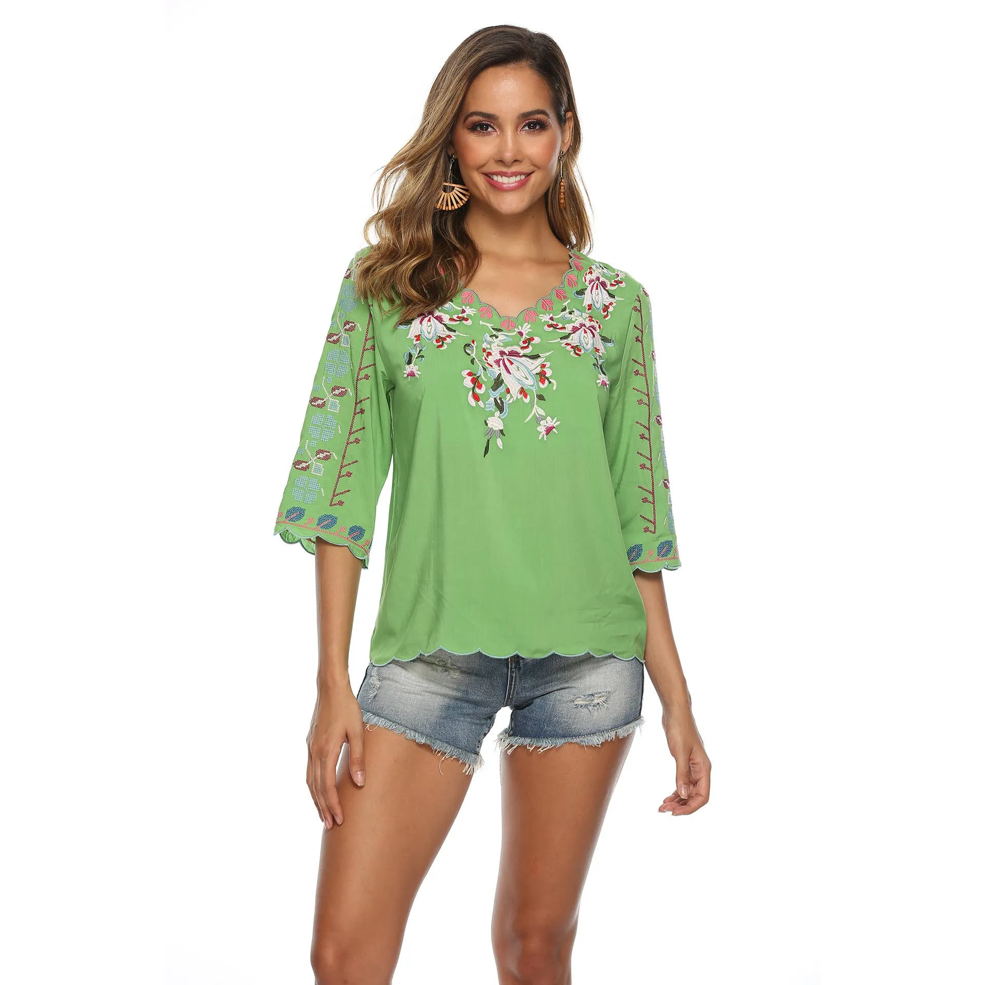 COTTON V-NECK FLORAL EMBROIDERED TOP_CWTBLL0824