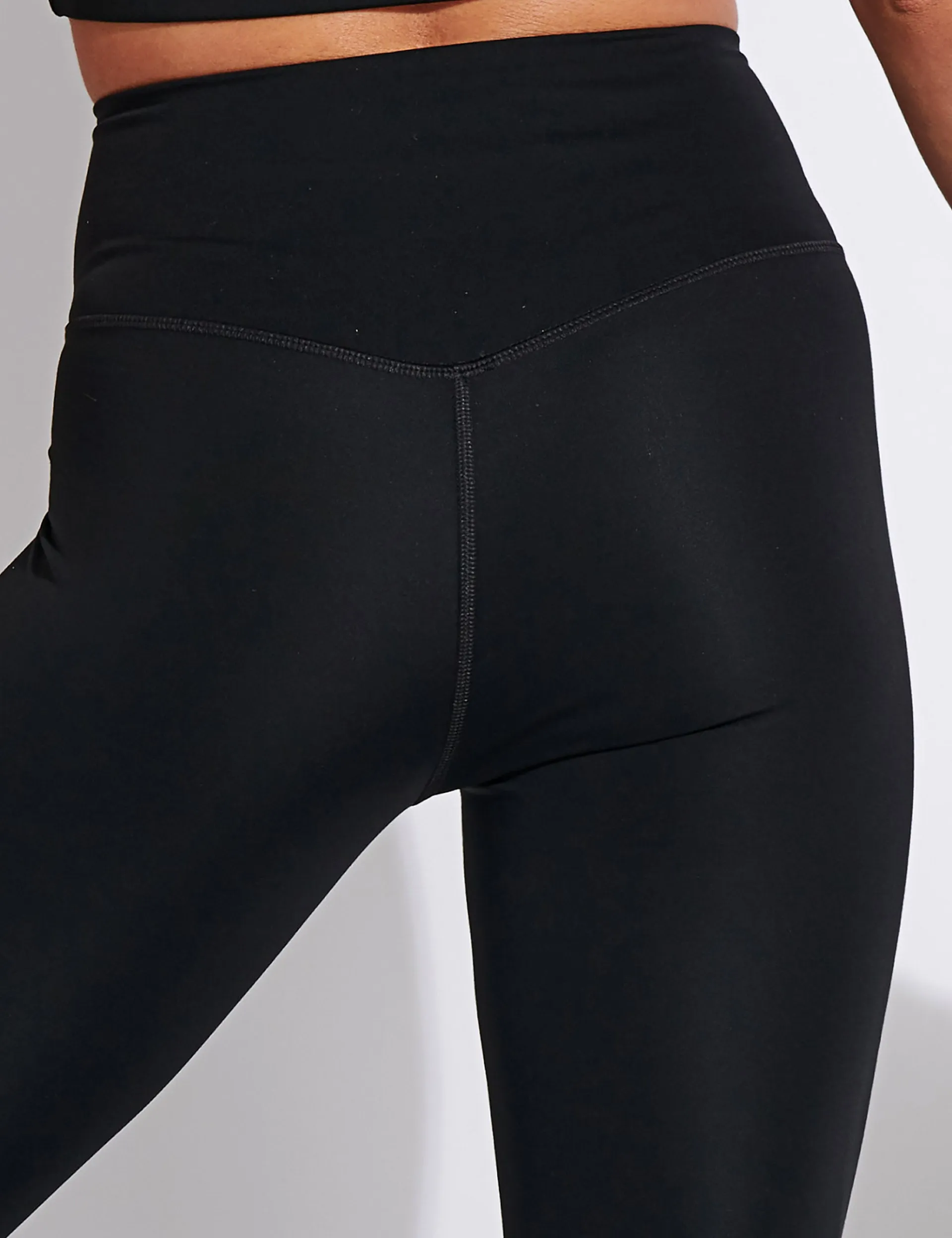 FLOAT High Waisted 7/8 Legging - Black