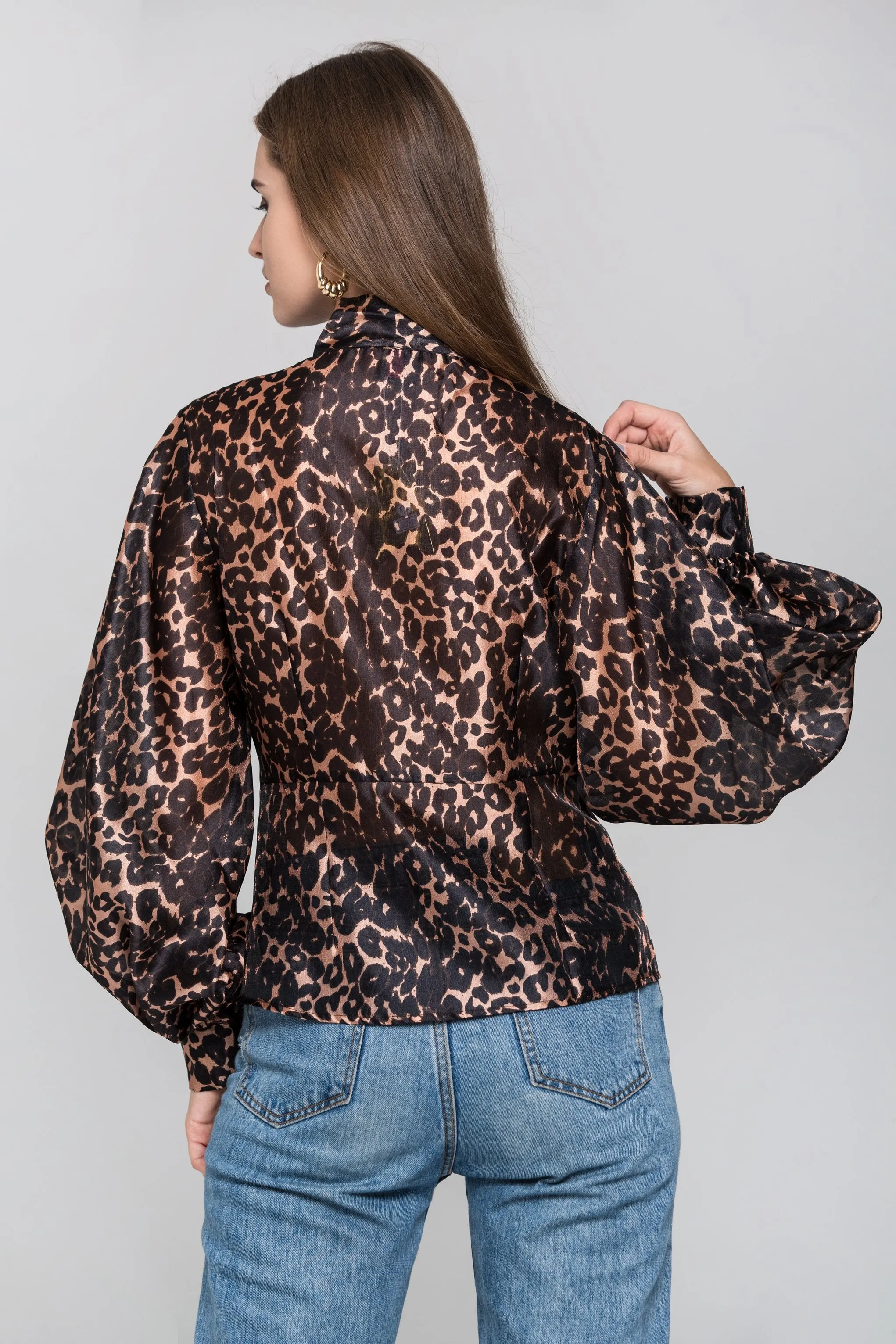 Leopard Print Tie Neck Sleeved Top